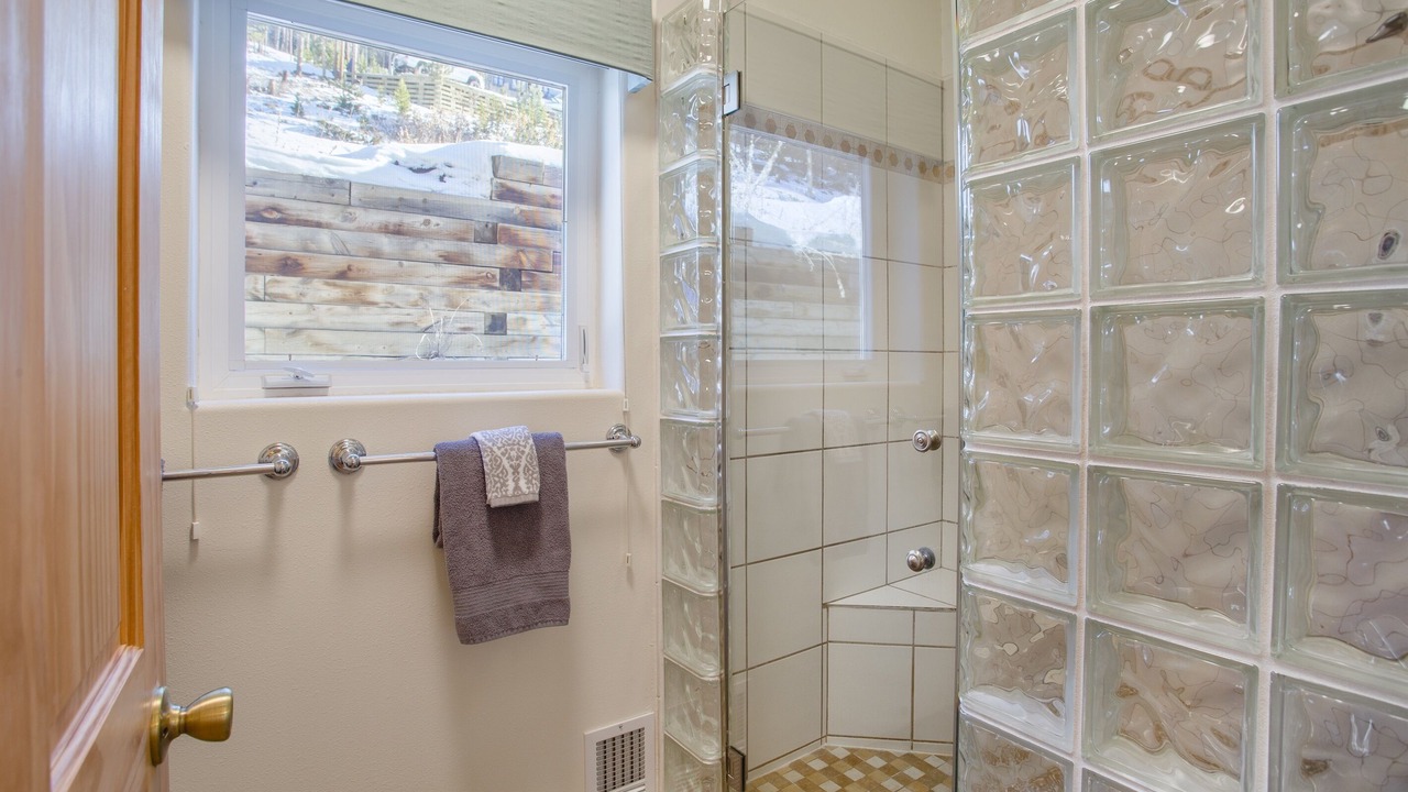 Photo of Bathroom in Huron Heights