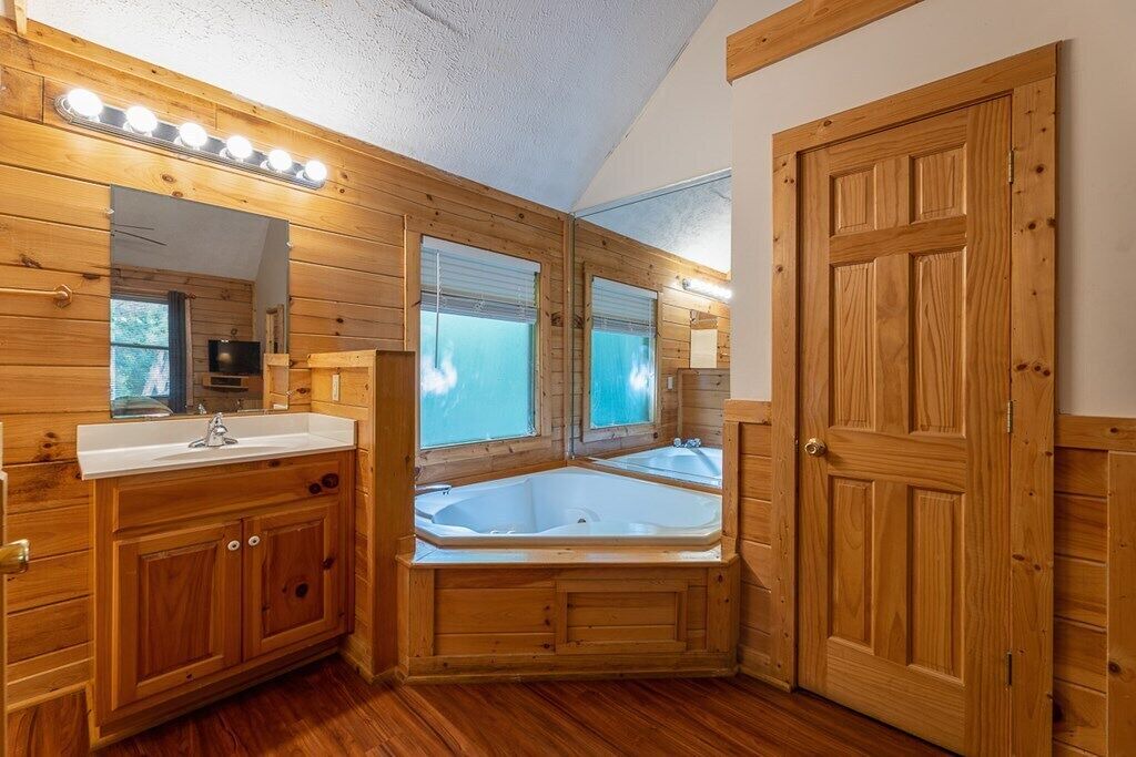 Photo of Bathroom in Black Bear Falls