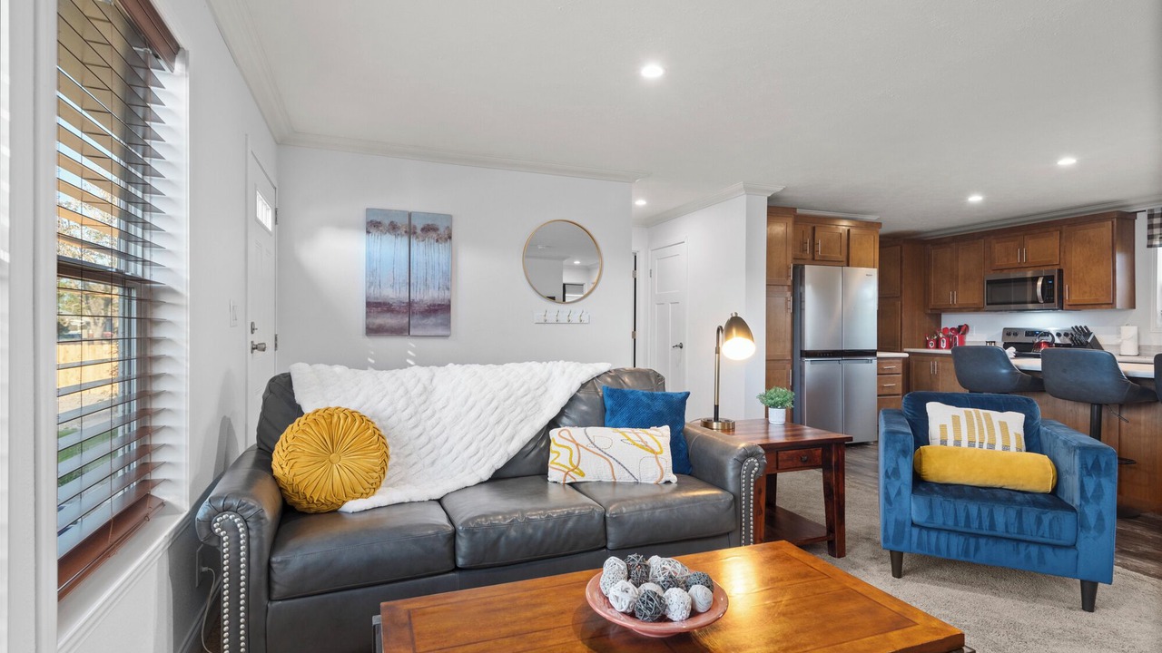 Photo of Livingroom in Dupont