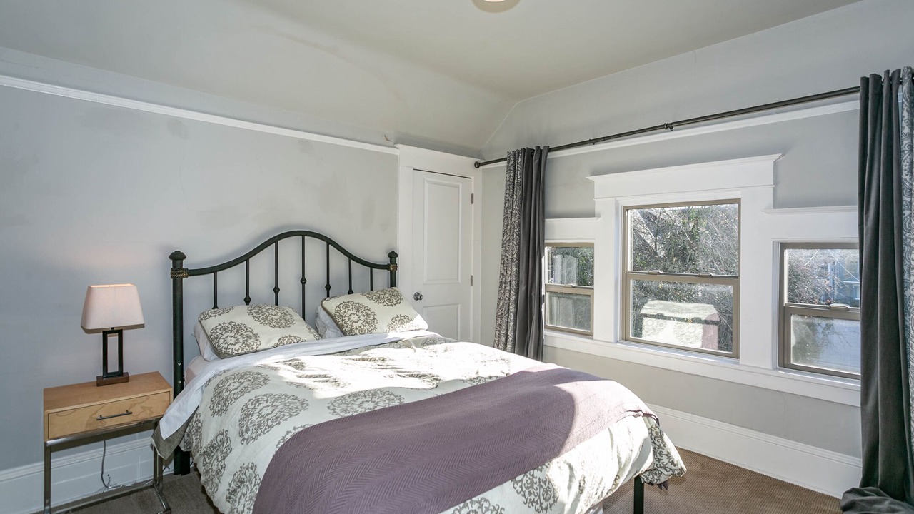 Photo of Bedroom in Alphabet Historic District