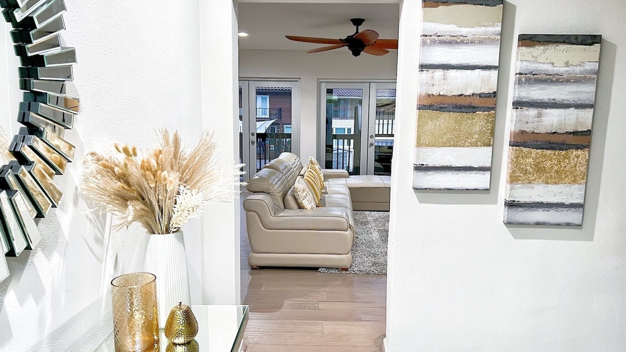Photo of Livingroom in Nassau Bay
