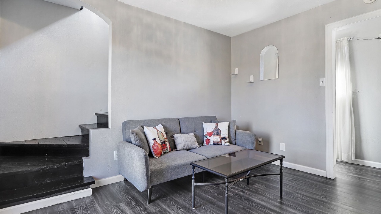 Photo of Livingroom in Dixon