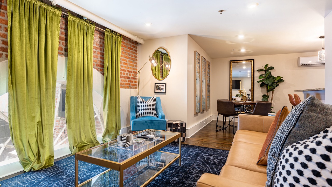 Photo of Livingroom in French Quarter