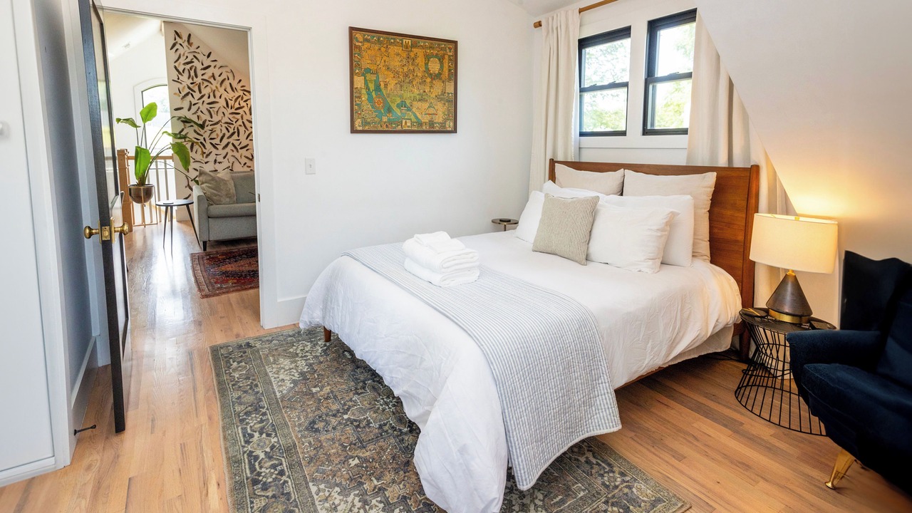 Photo of Bedroom in Lockeland Springs