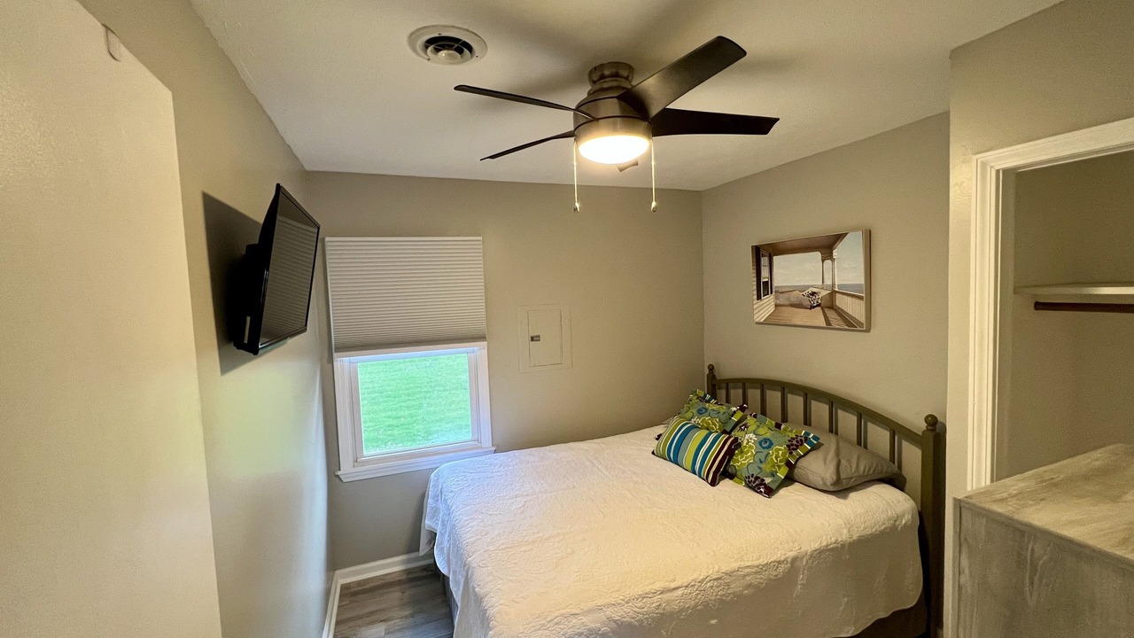 Photo of Bedroom in Lake Breeze Park