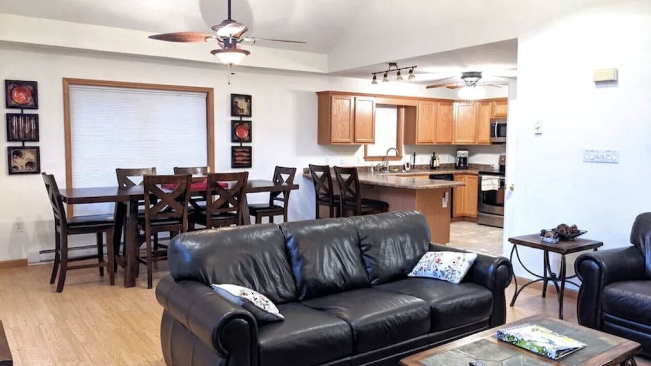 Photo of Livingroom in Evergreen West Central