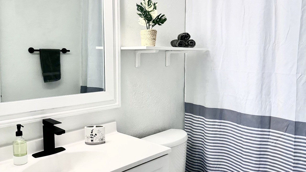 Photo of Bathroom in Point Venture