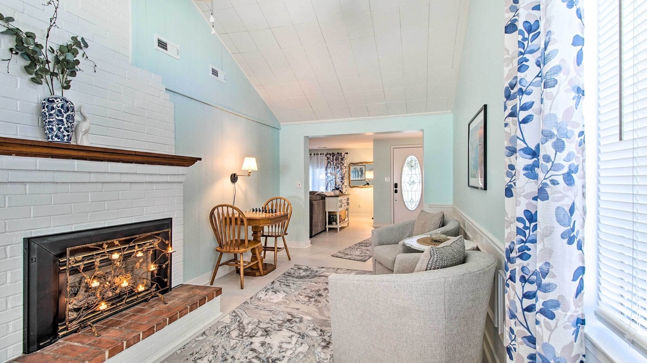 Photo of Livingroom in Colonial Beach