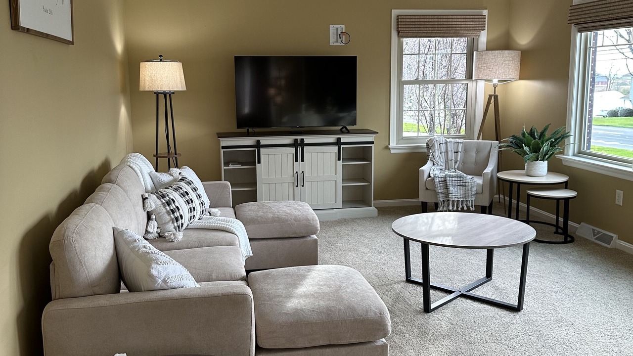 Photo of Livingroom in Blue Ball