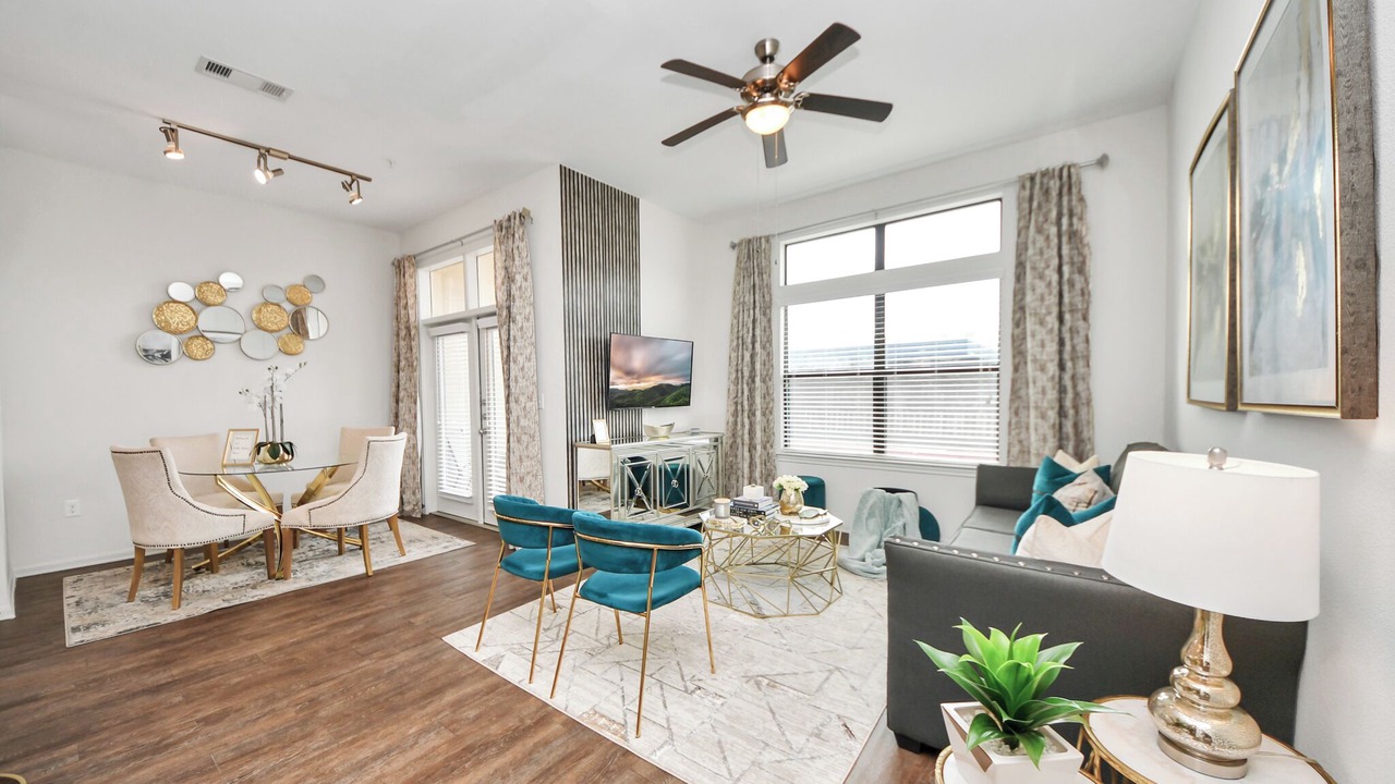 Photo of Livingroom in Braeswood Place