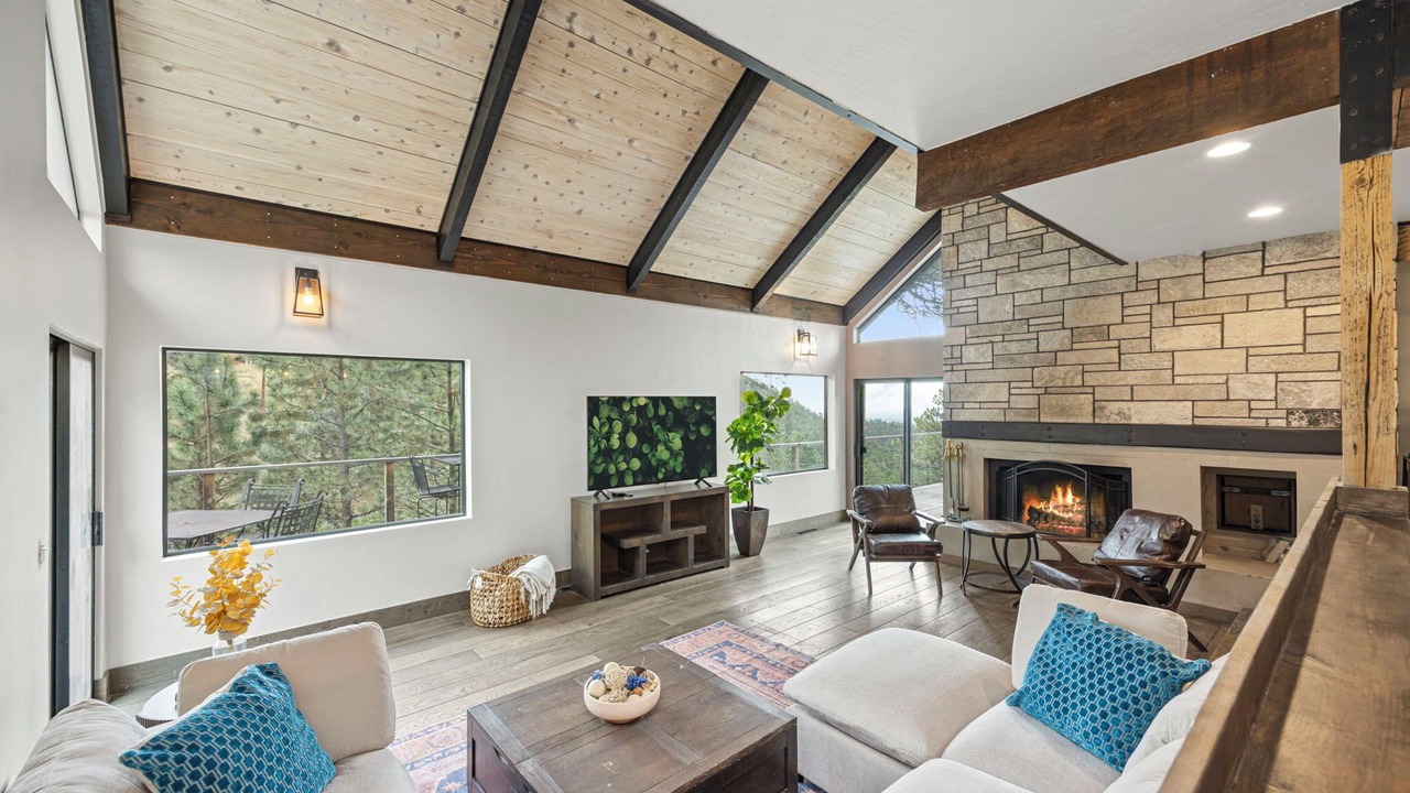 Photo of Livingroom in Pine Brook Hill
