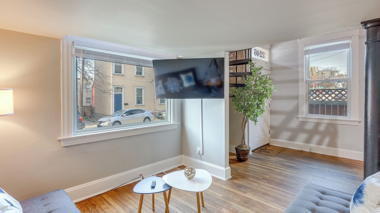 Photo of Livingroom in Clifton Heights