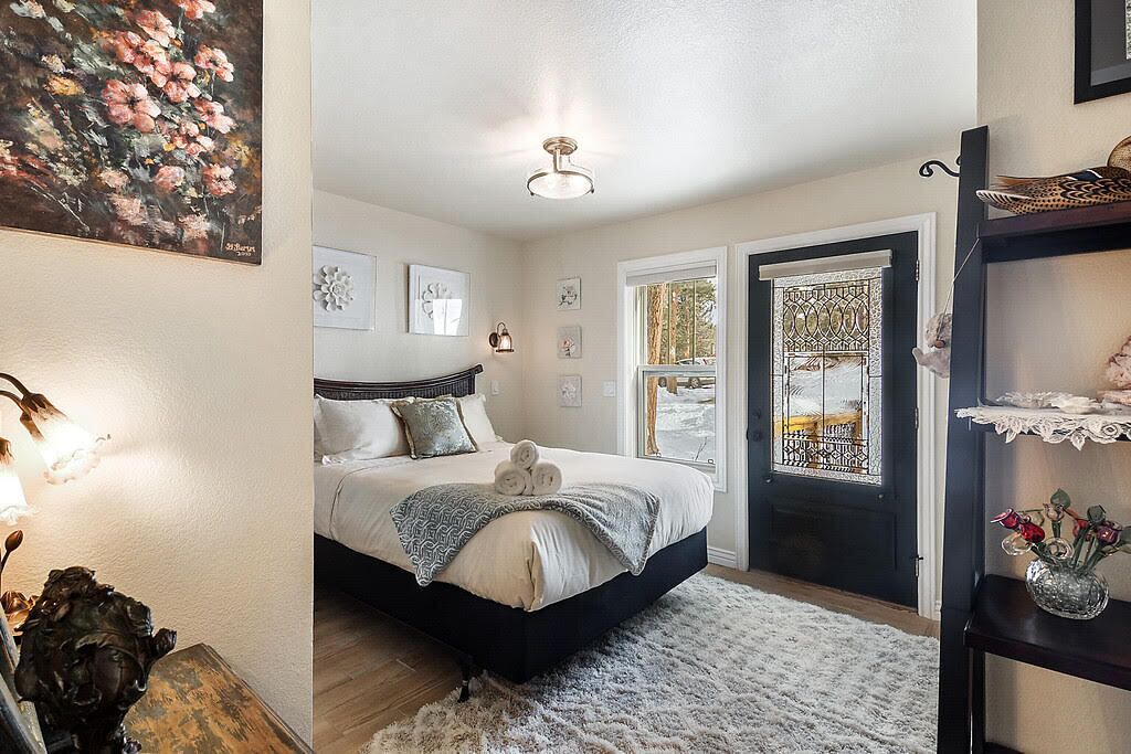 Photo of Bedroom in Evergreen Meadows