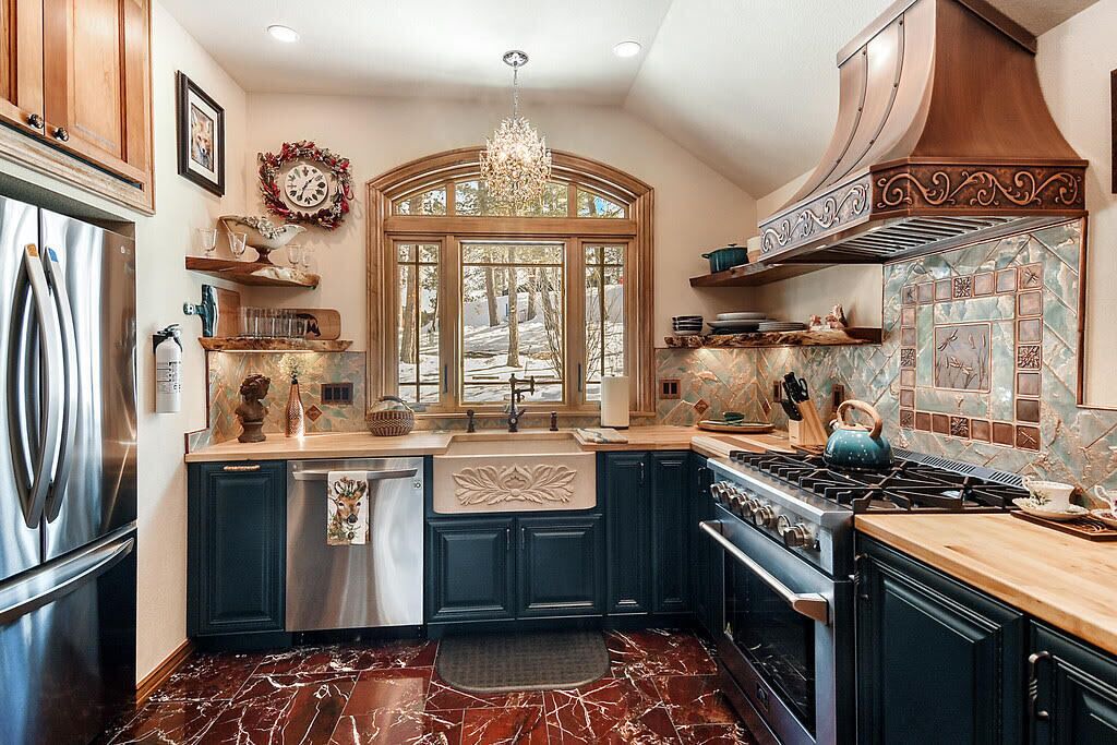 Photo of Kitchen in Evergreen Meadows