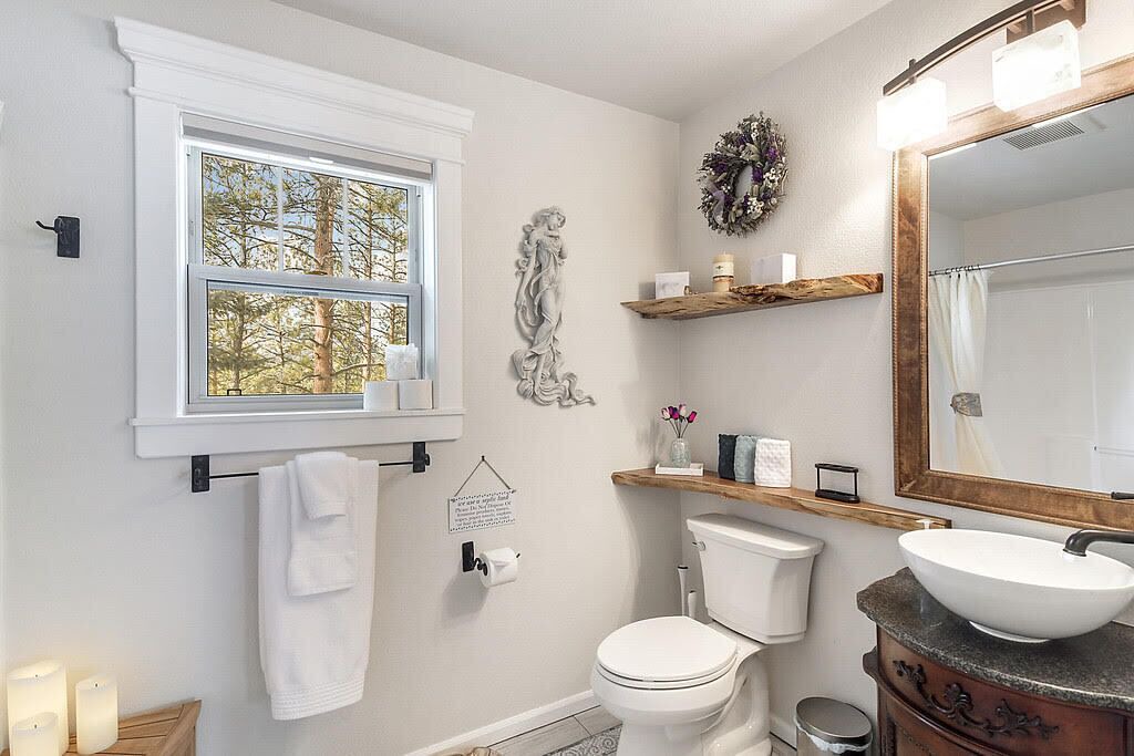 Photo of Bathroom in Evergreen Meadows