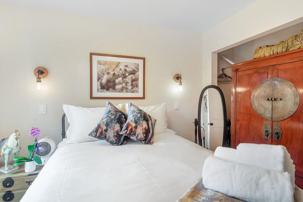 Photo of Bedroom in Evergreen Meadows