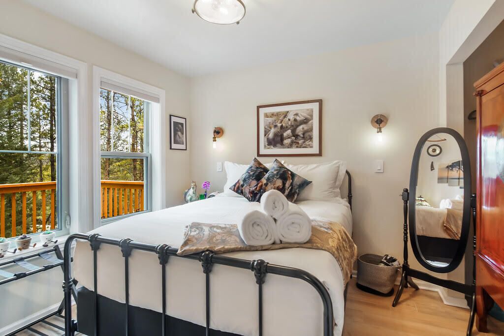 Photo of Bedroom in Evergreen Meadows