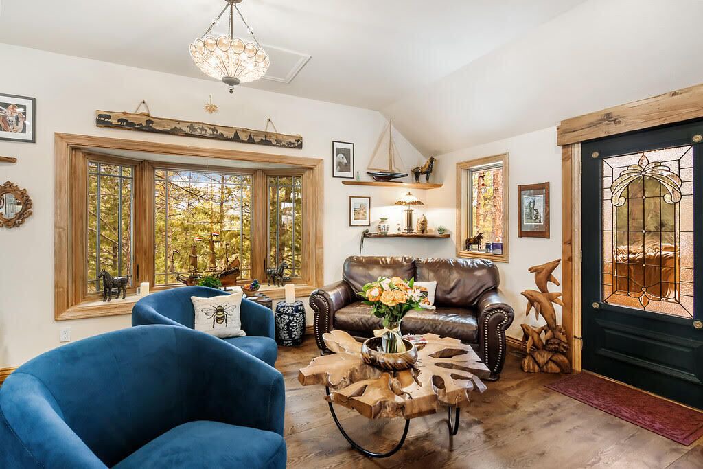 Photo of Livingroom in Evergreen Meadows