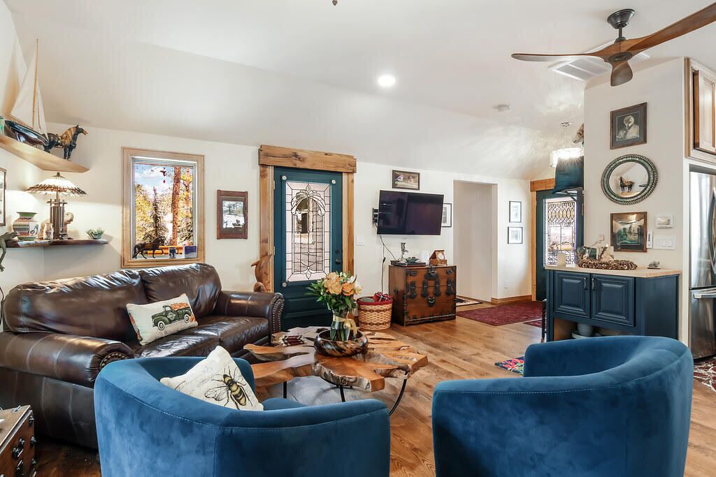 Photo of Livingroom in Evergreen Meadows