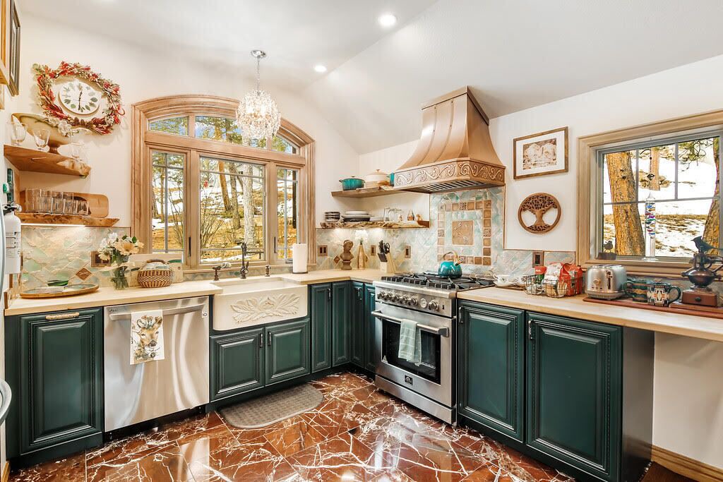 Photo of Kitchen in Evergreen Meadows