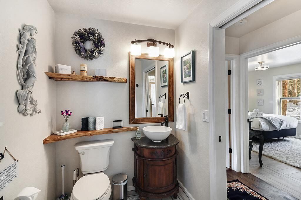 Photo of Bathroom in Evergreen Meadows