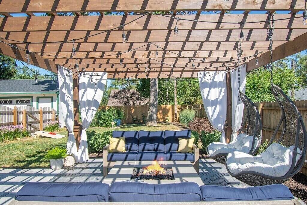 Photo of Patio Balcony in Dundee-Happy Hollow Historic District
