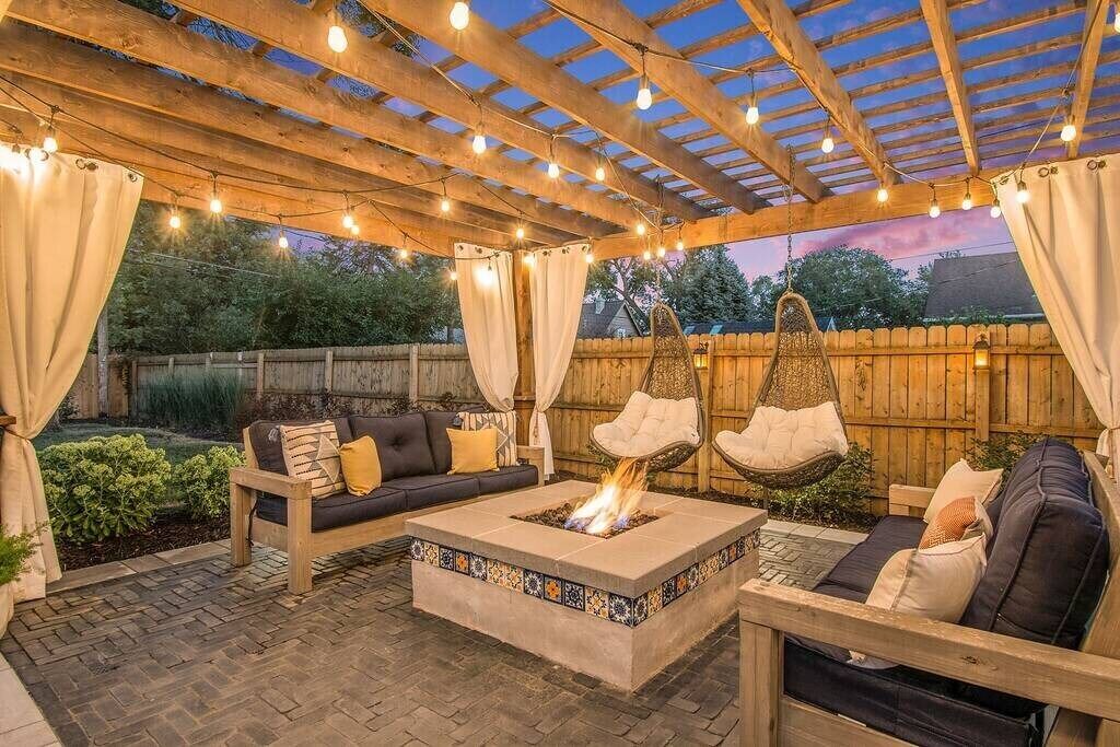 Photo of Patio Balcony in Dundee-Happy Hollow Historic District