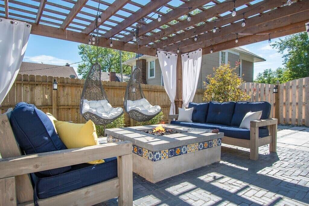 Photo of Patio Balcony in Dundee-Happy Hollow Historic District