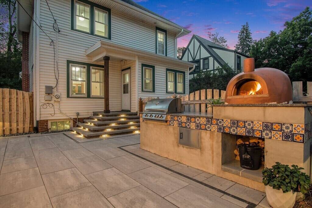 Photo of Patio Balcony in Dundee-Happy Hollow Historic District