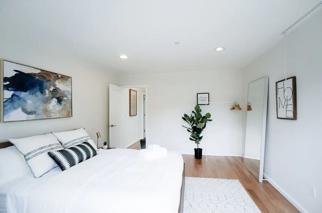 Photo of Bedroom in Broadway