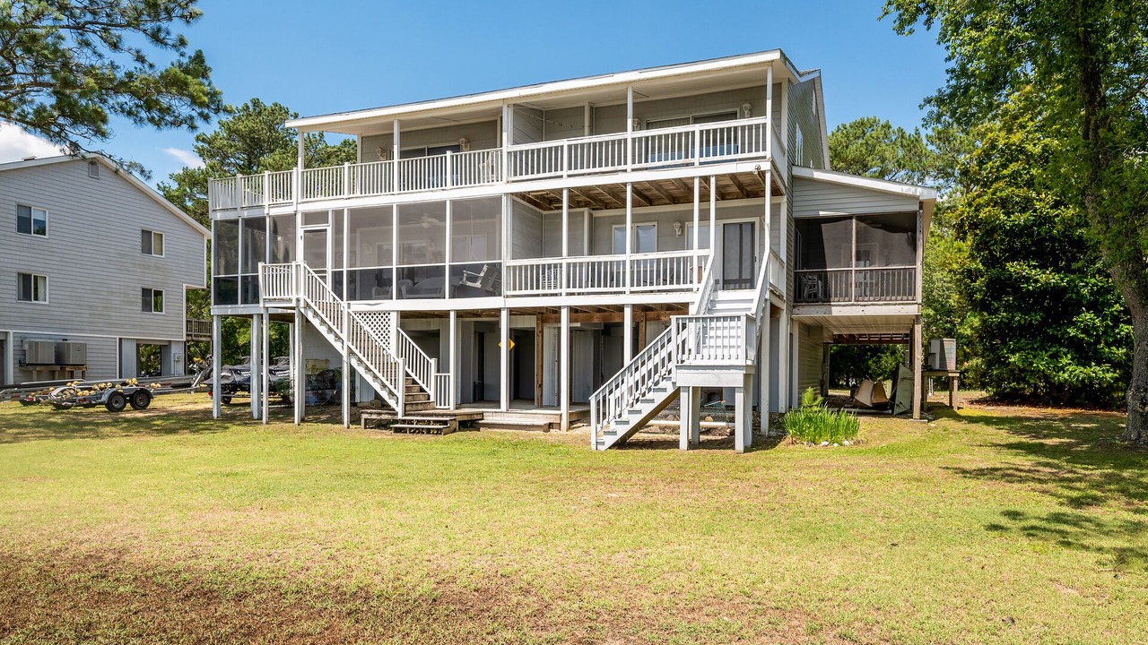 Photo of Bedroom in Piney Island