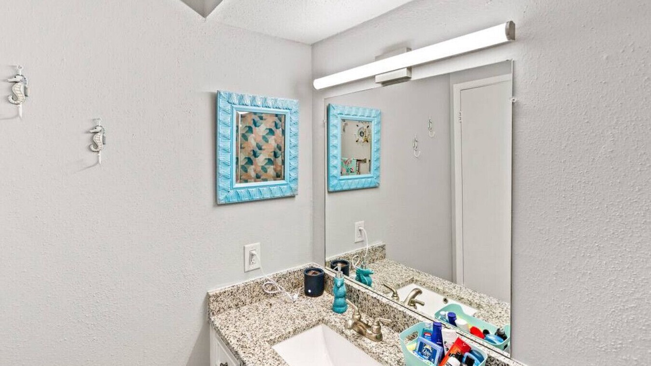 Photo of Bathroom in El Lago