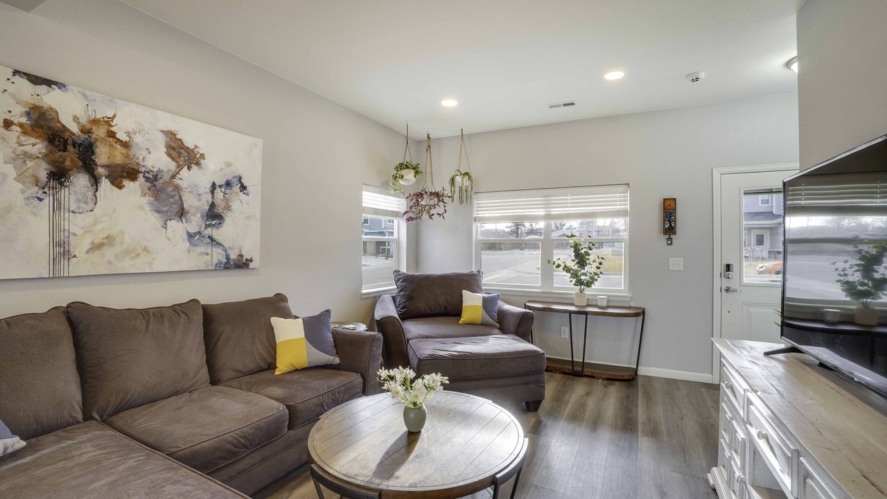 Photo of Livingroom in Dupont