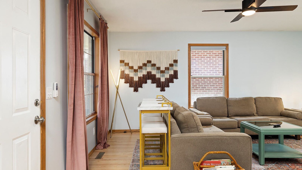 Photo of Livingroom in Rountree