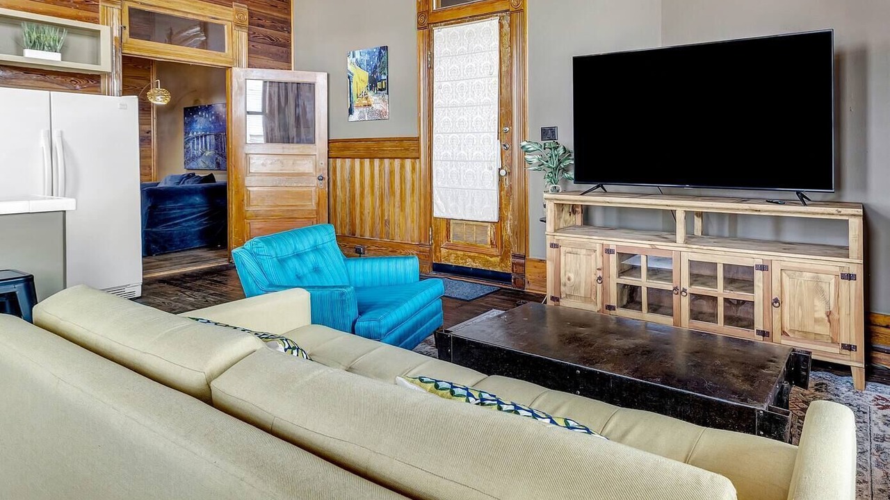 Photo of Livingroom in Downtown