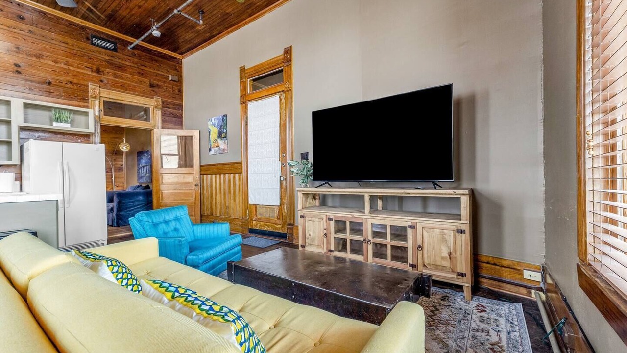 Photo of Livingroom in Downtown