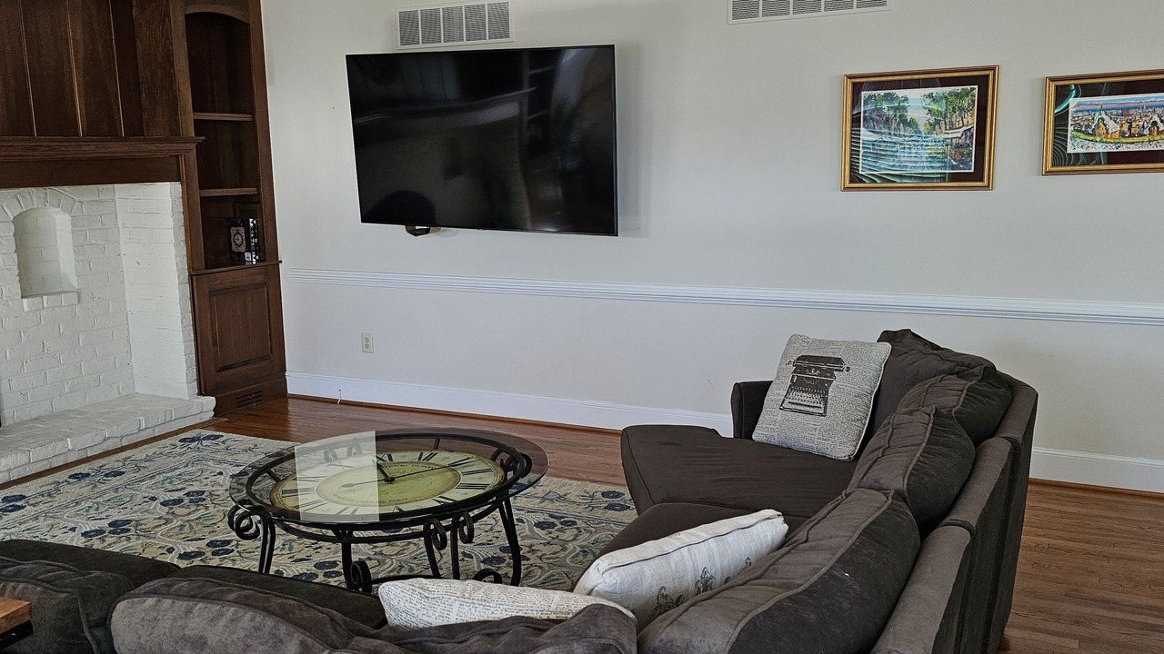 Photo of Livingroom in Harper's Choice