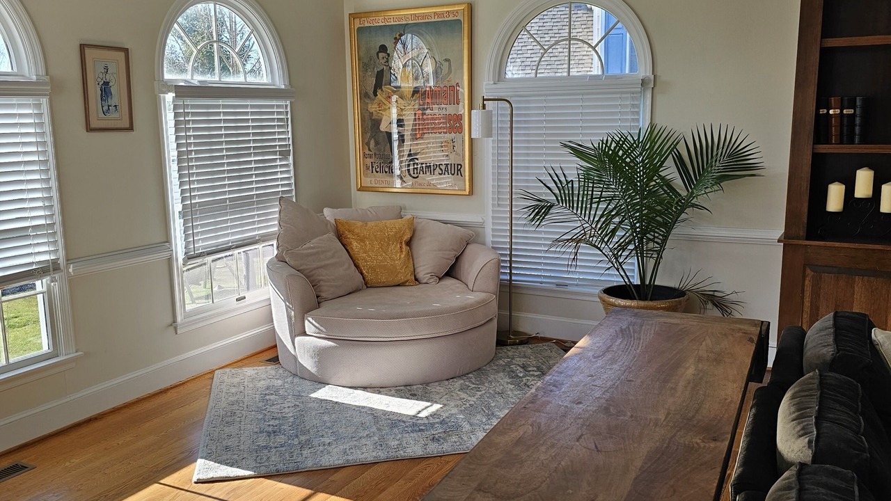 Photo of Livingroom in Harper's Choice