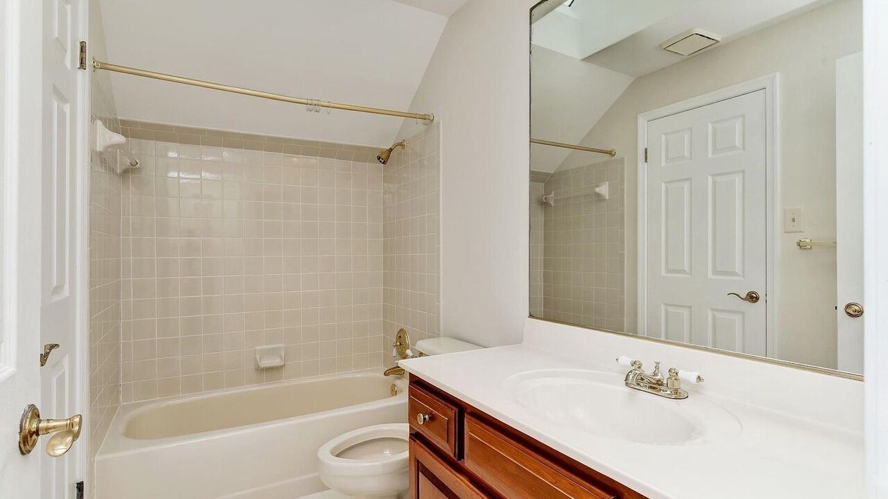 Photo of Bathroom in Harper's Choice