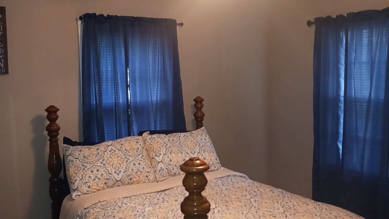 Photo of Bedroom in Midfield