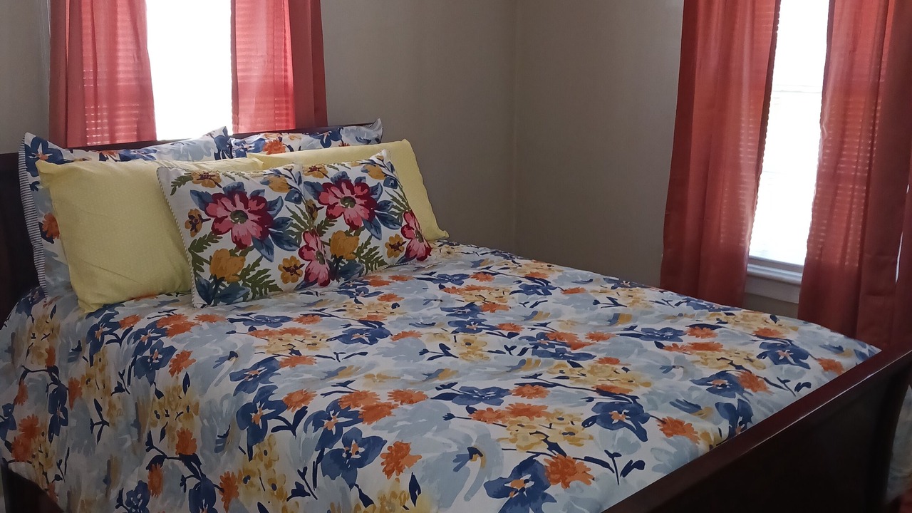 Photo of Bedroom in Midfield