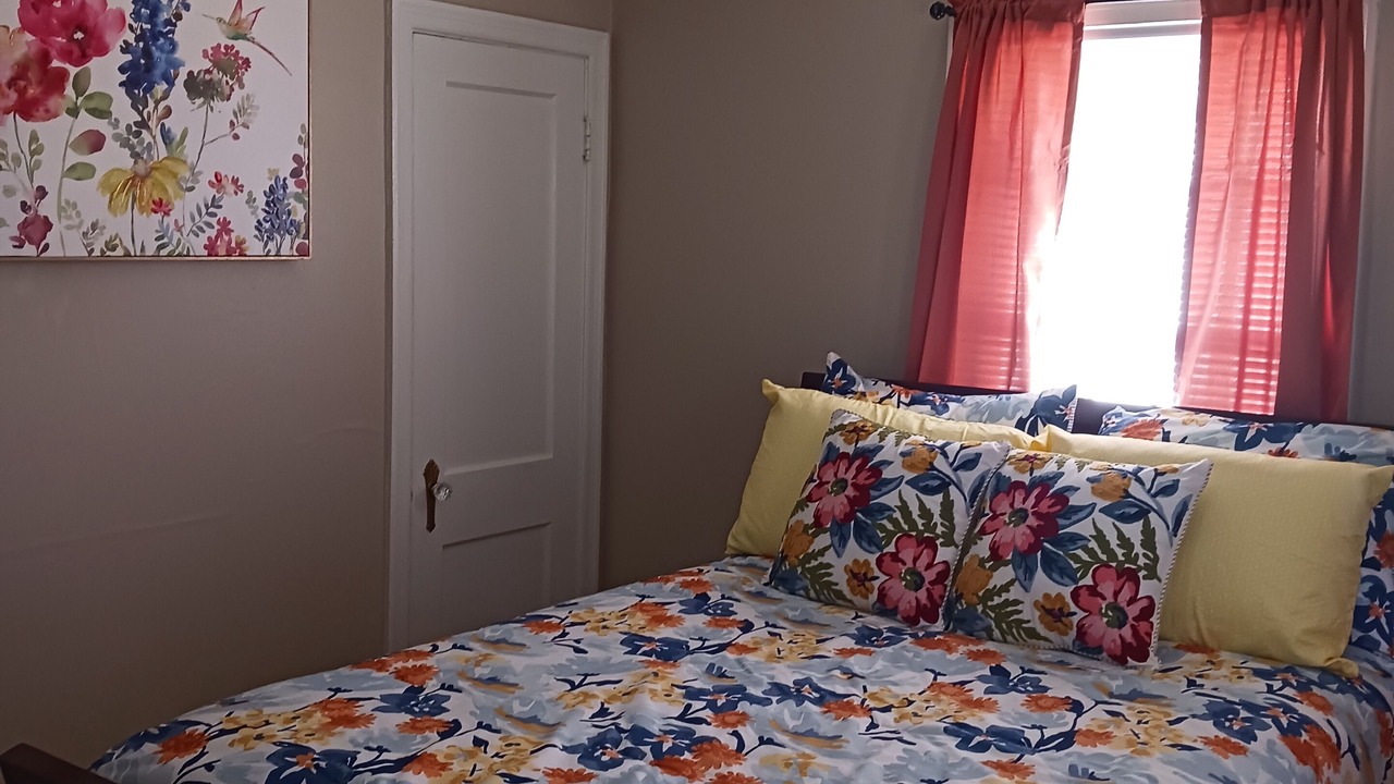 Photo of Bedroom in Midfield