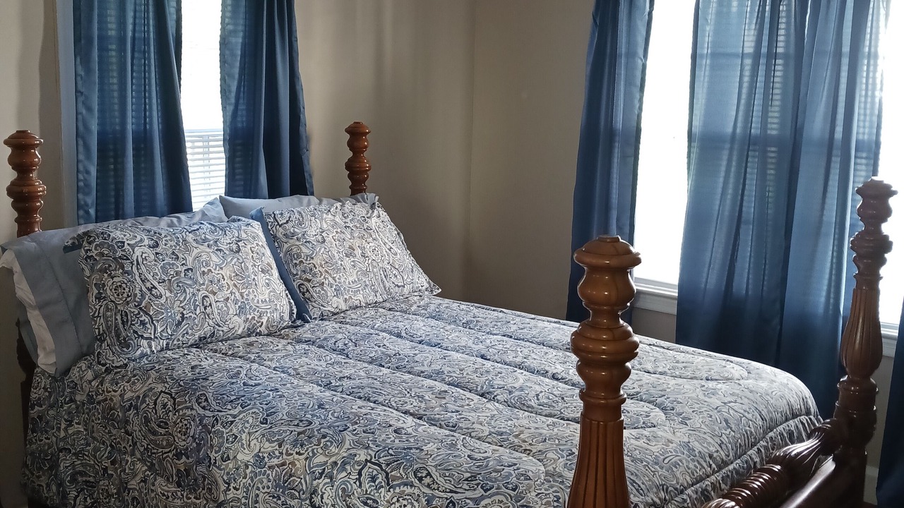Photo of Bedroom in Midfield