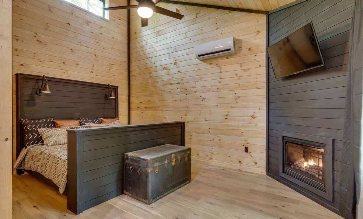 Photo of Bedroom in Rocky Grove