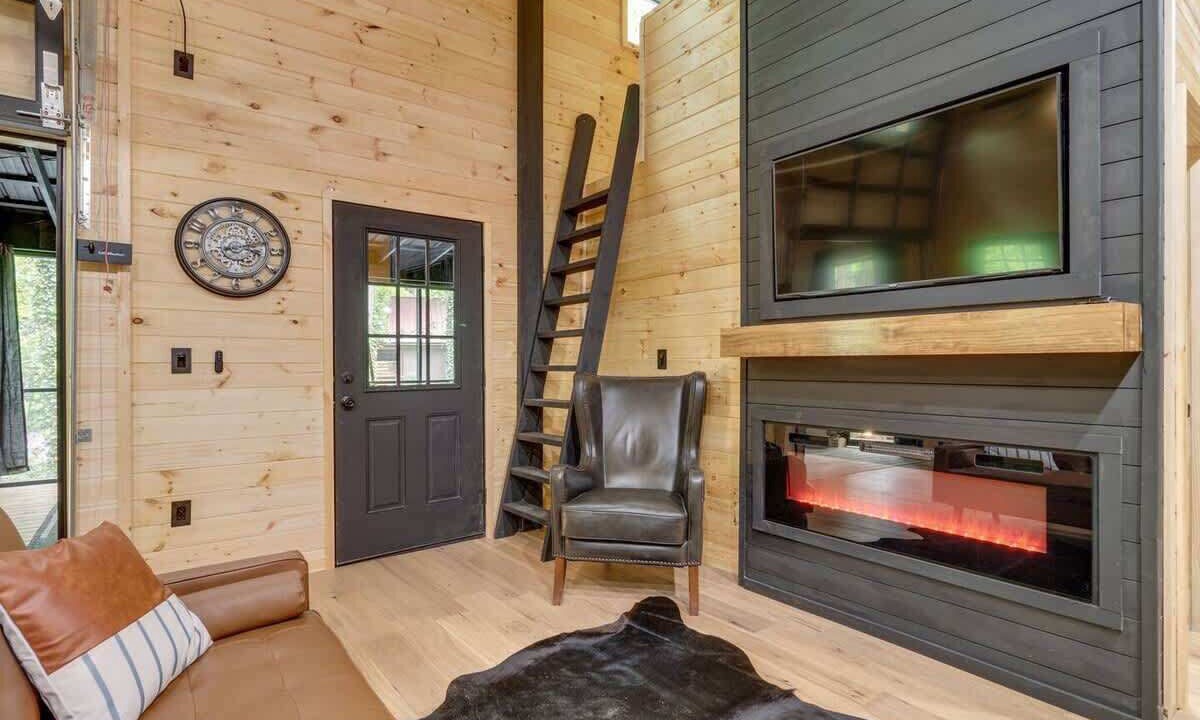 Photo of Livingroom in Rocky Grove