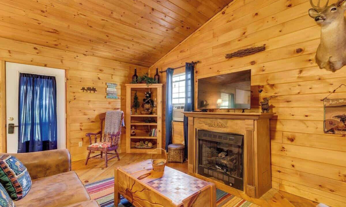 Photo of Livingroom in Rocky Grove
