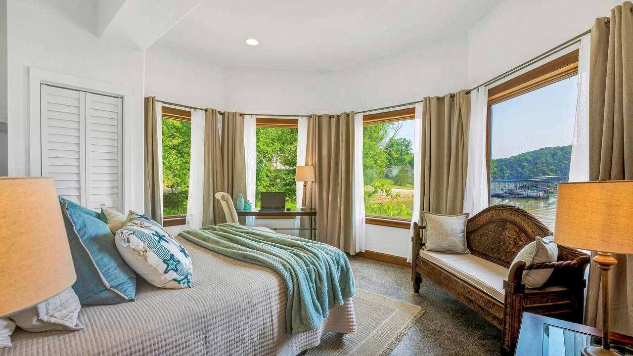 Photo of Bedroom in Roach
