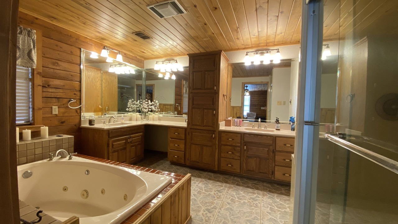 Photo of Bathroom in Gladewater