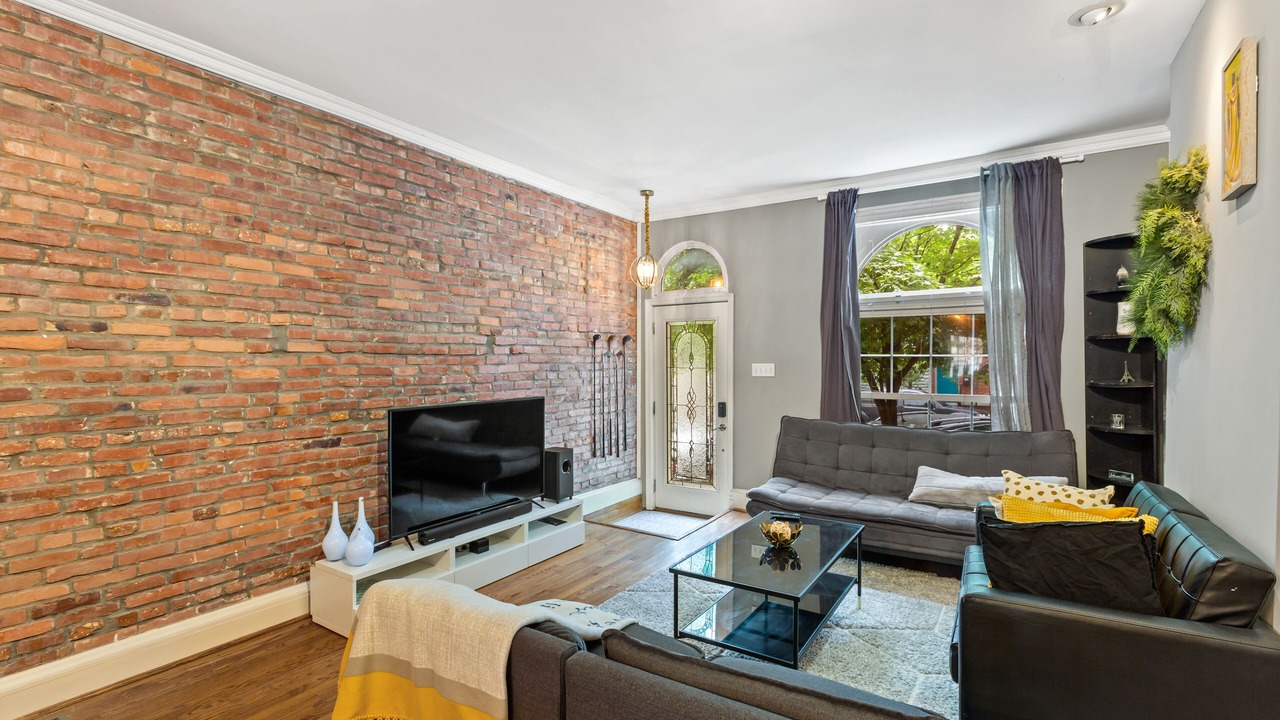 Photo of Livingroom in Downtown Baltimore