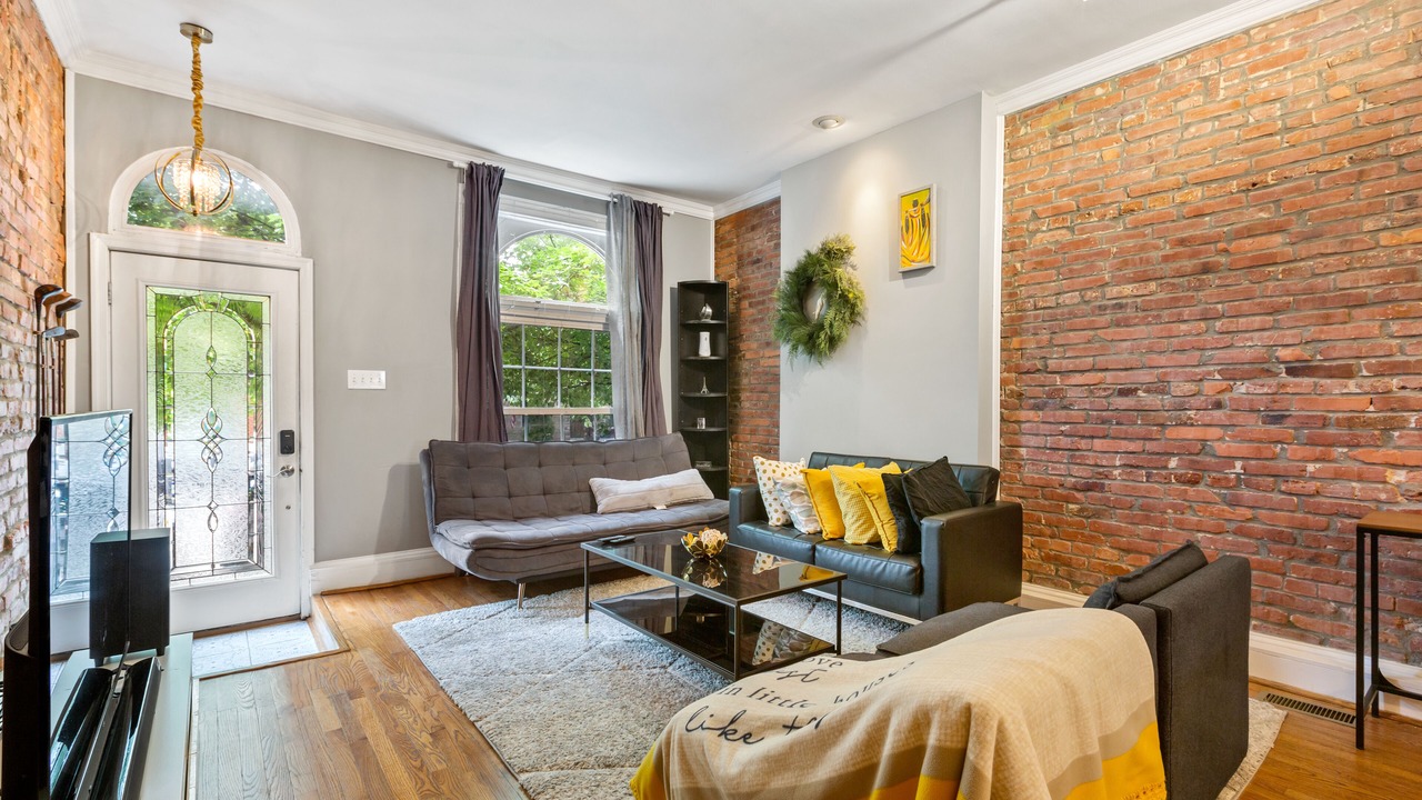 Photo of Livingroom in Downtown Baltimore